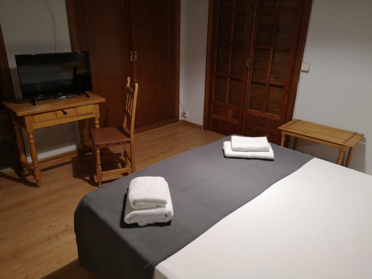 Hostal Becerril Becerril de la Sierra Kültér fotó