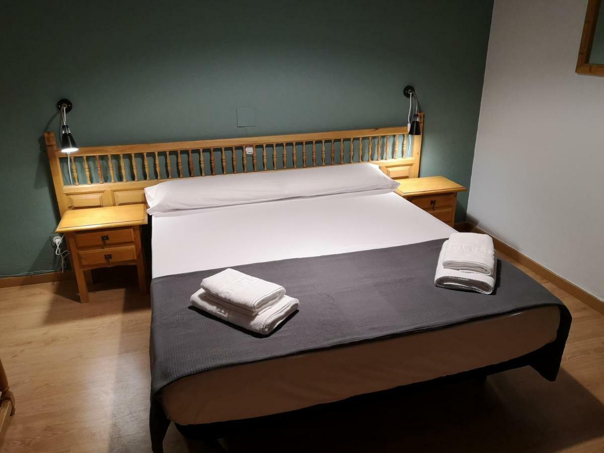 Hostal Becerril Becerril de la Sierra Kültér fotó